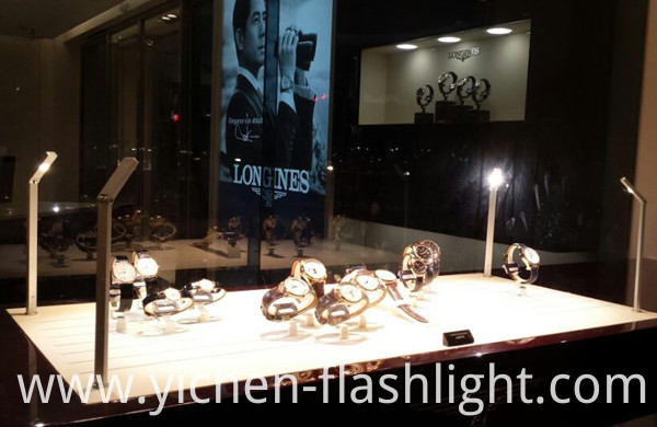 CE Approved 3W Show Window LED Standing Spotlight (LC7355)